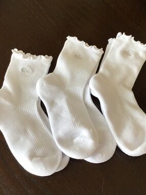 NWOT ALO Yoga White Ruffle Trim Crew Socks - Trio